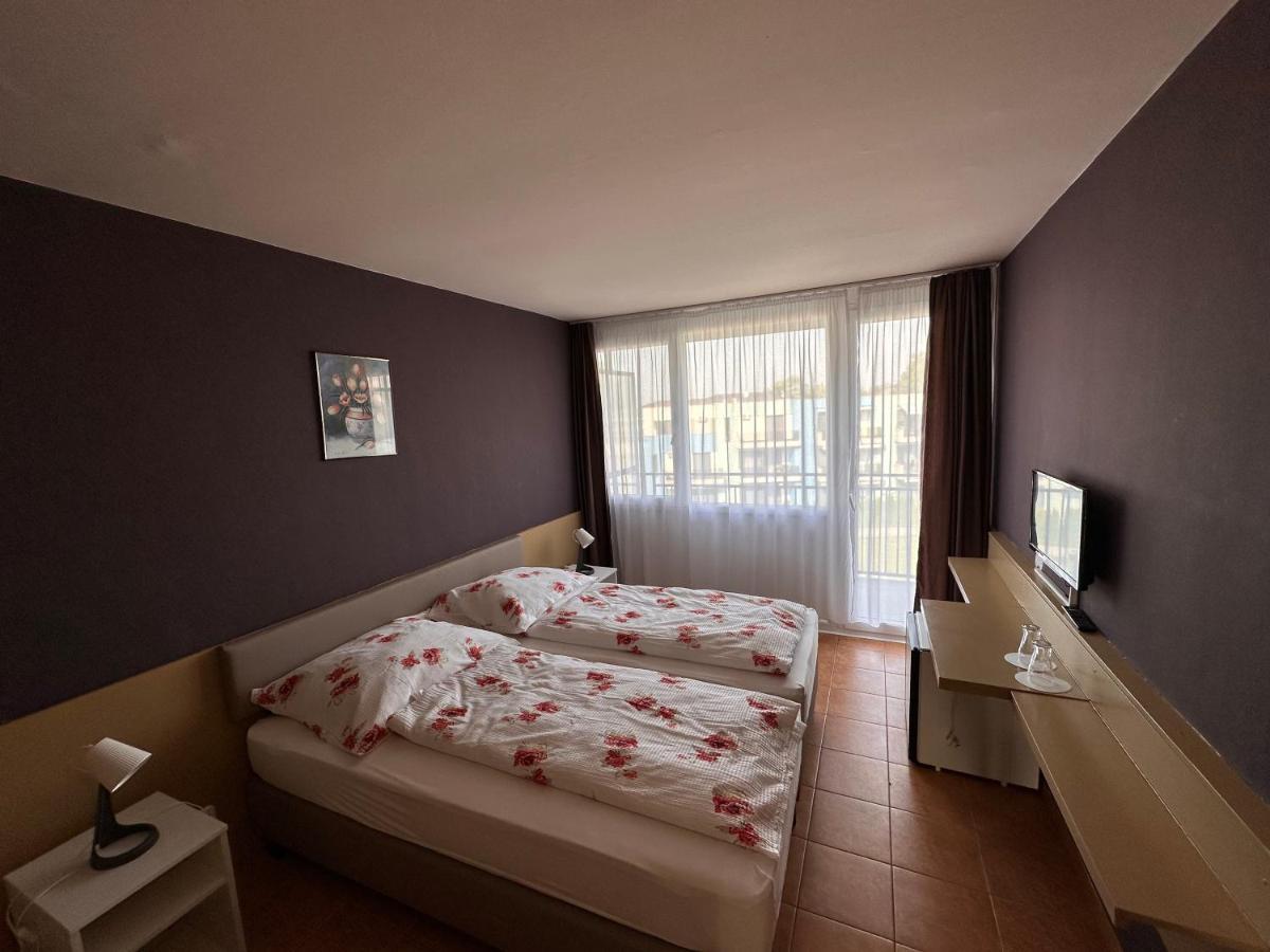 Part Hotel Siofok Ngoại thất bức ảnh